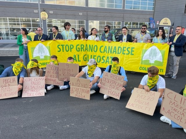 Flash Mob Aprite Gli Occhi Contro Danni Da Clima Un Esercito In